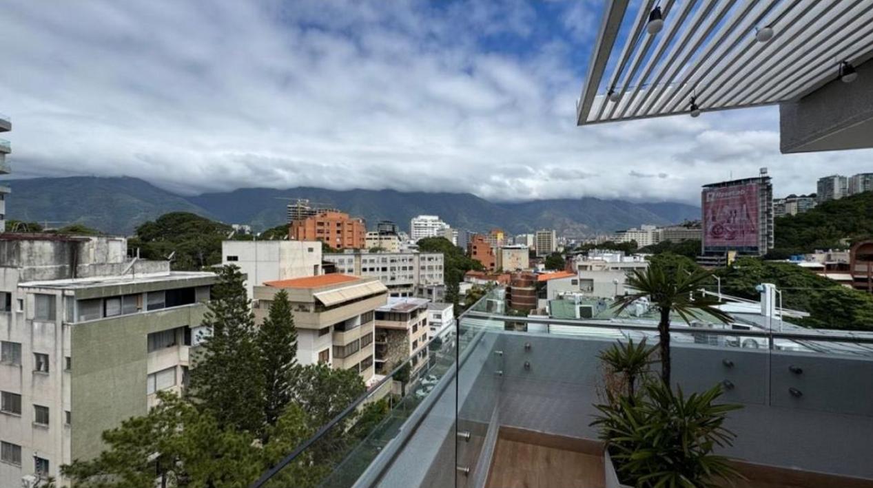 5 bedroom penthouse for sale in Chuao, Caracas — photo 1
