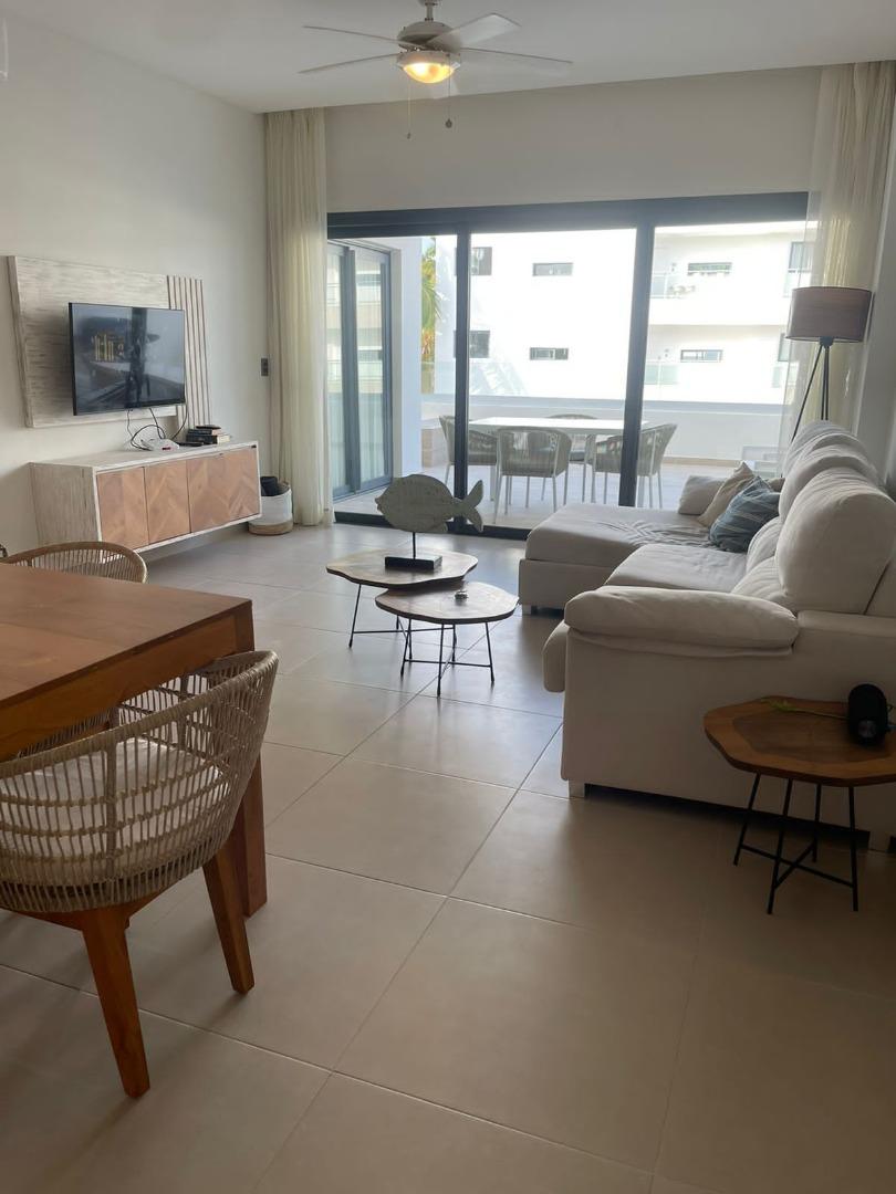 Modern 2-bedroom Beachside Apartment With High Rental Potential I — photo 3
