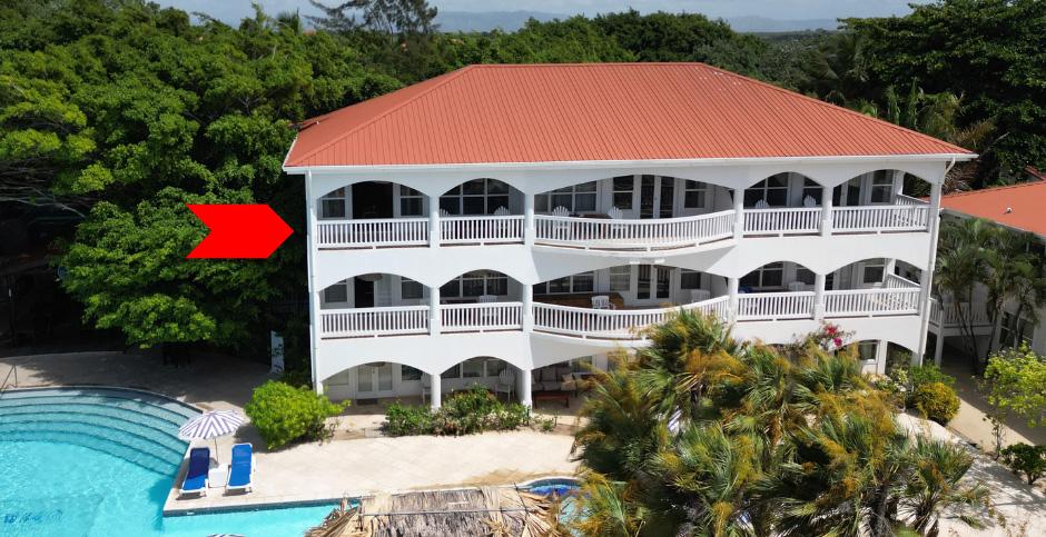 Waterfront 2 Bedroom Luxury Condo in Maya Beach — photo 1