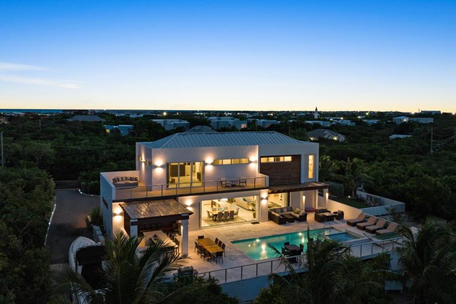 4 bedroom property for sale 
— Gecko Court 10 4BR Oceanview Villa at Turks and Caicos Islands. — photo 4