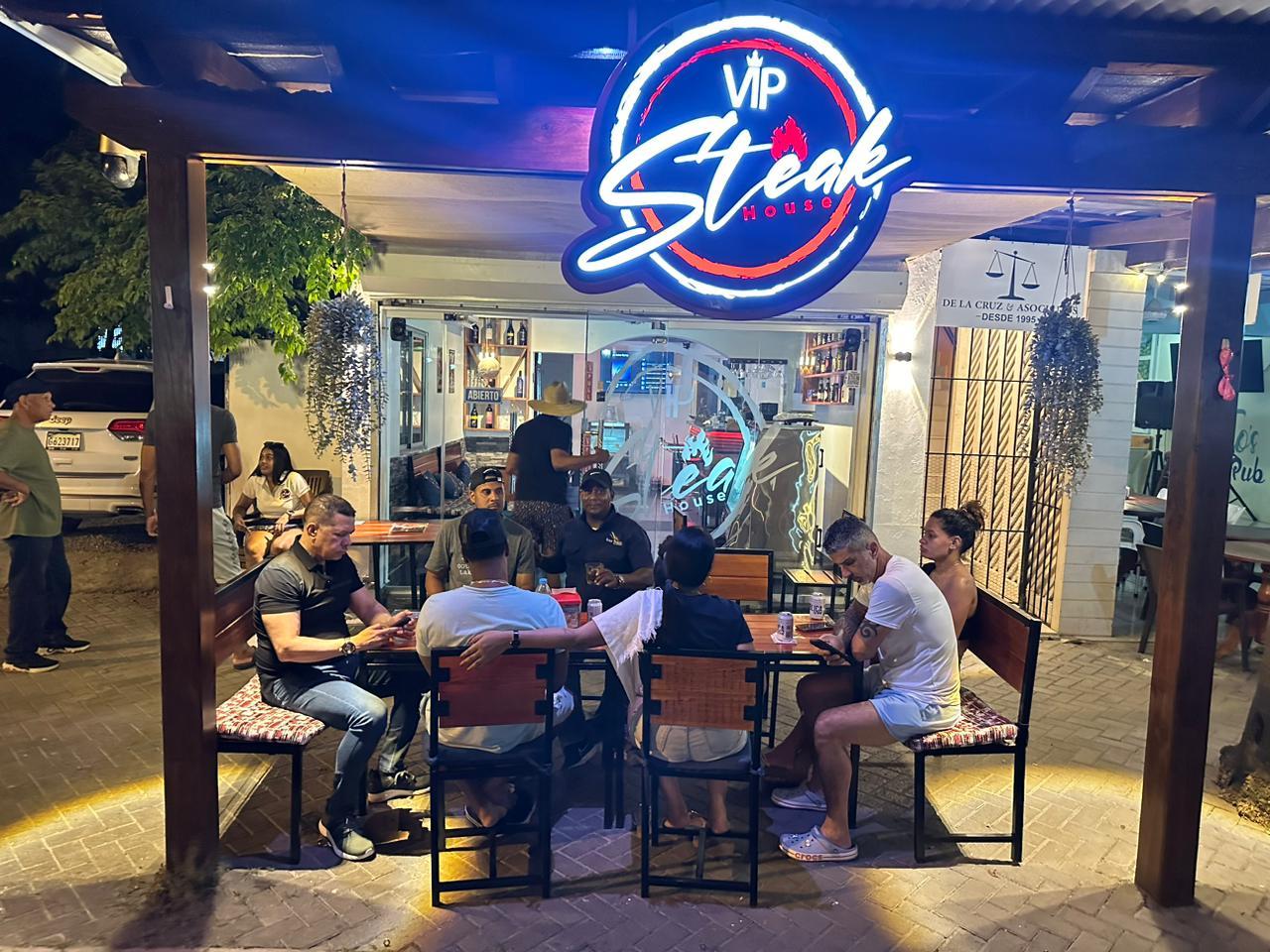 Restaurant In Prime Location — photo 1