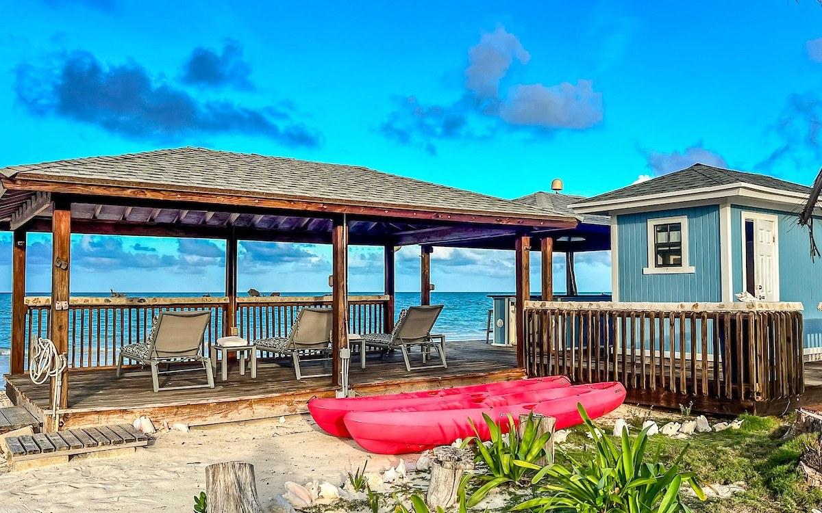 8-bedroom apartment at Paradise Beach Resort, Kemp's Bay — photo 1