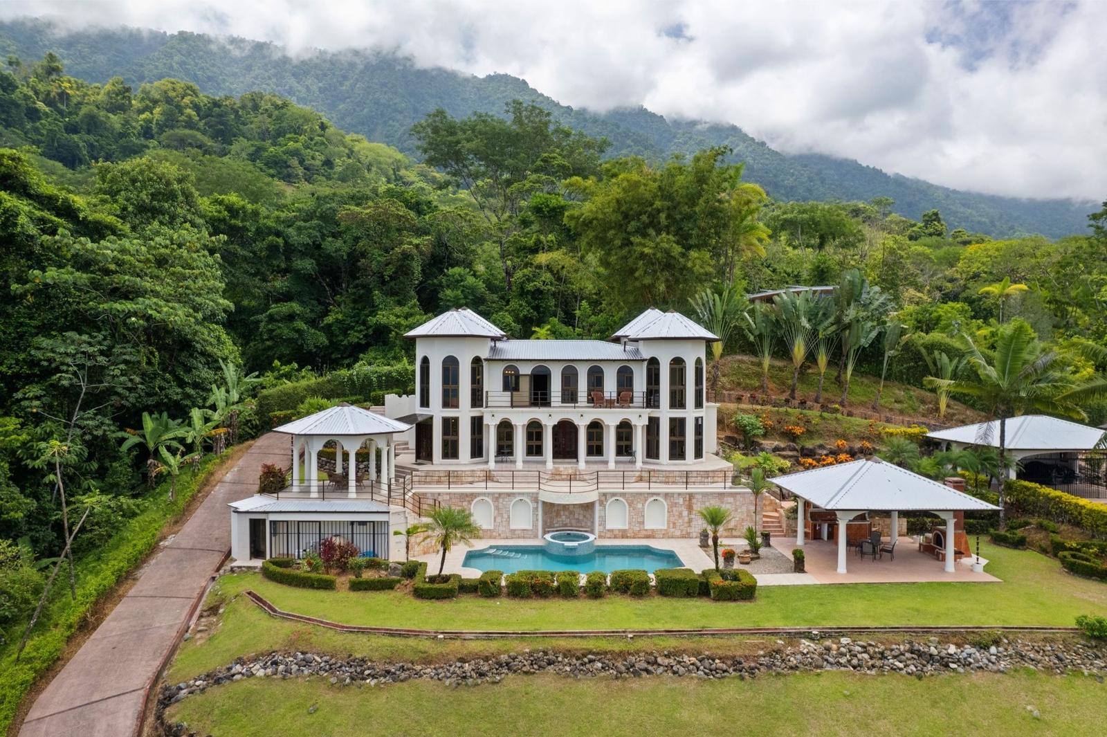 3 Bedroom Luxury House for Sale in Ojochal, Costa Rica — photo 1