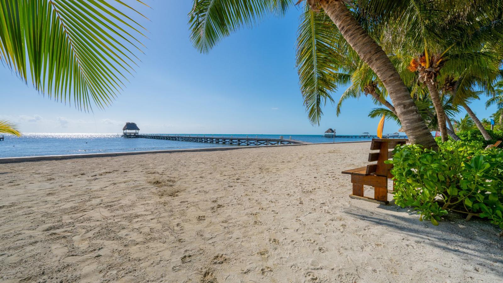 So Beautiful! Tranquility Beach Club Unit 2   -  Beachfront 2 Bed/2 Bath in San Pedro, Belize — photo 5