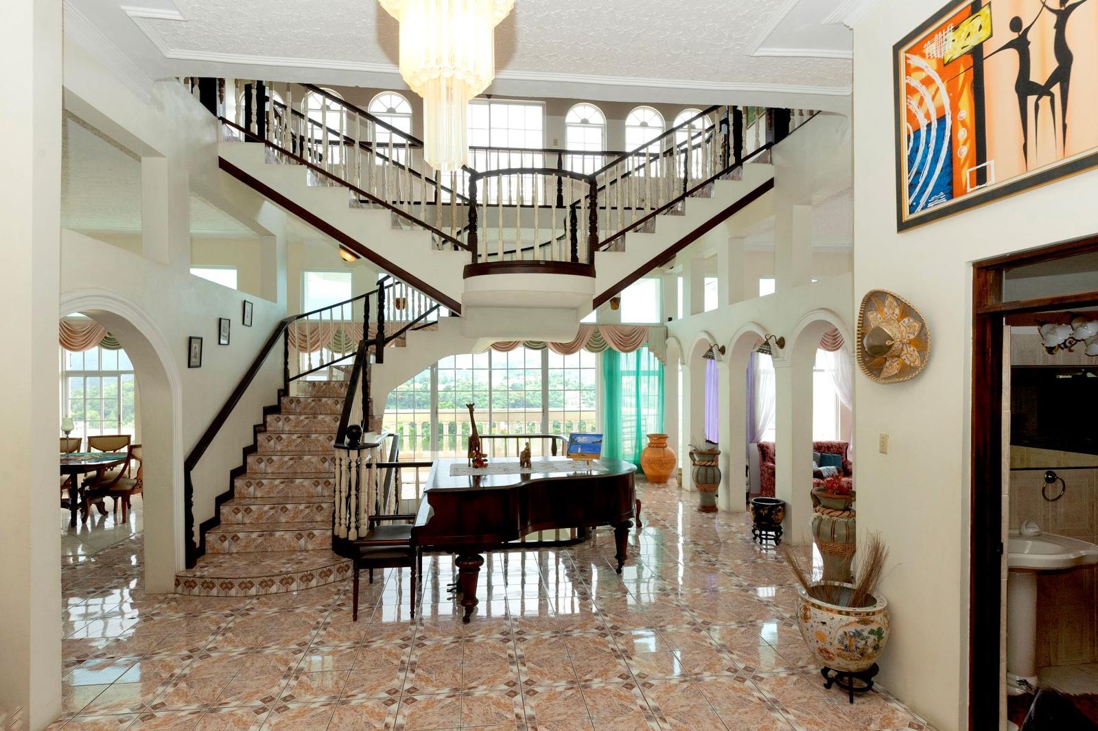6 Bedroom House for Sale in Stony Hill, Kingston, Jamaica — photo 2