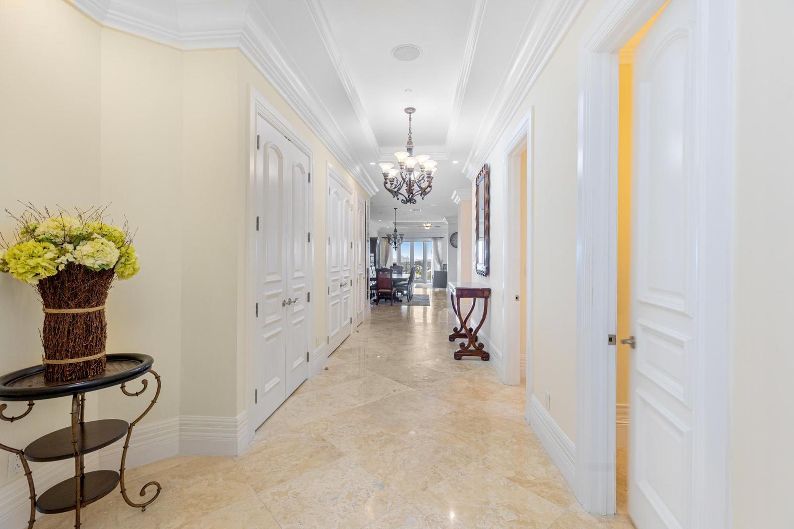 One Ocean 809, 3-bedroom apartment in Nassau — photo 2