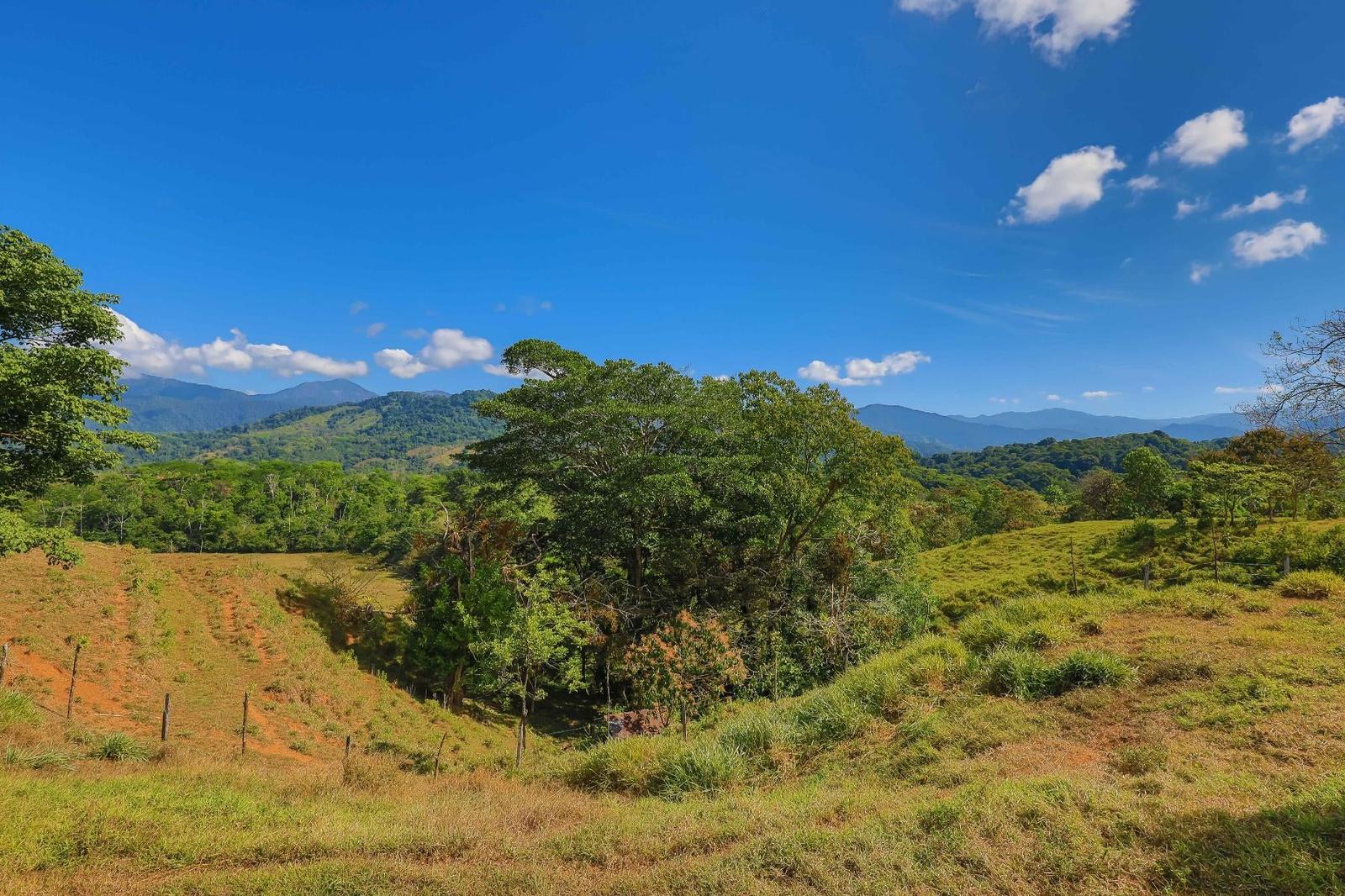 4 Bedroom Hacienda-Style Home for Sale, Naranjito, Quepos, Puntarenas, Costa Rica — photo 4