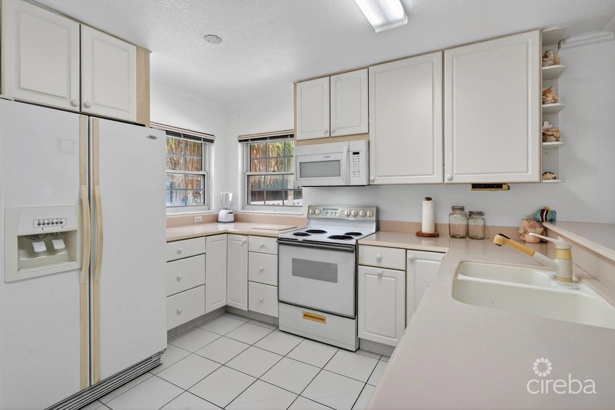 2-bedroom condo at Northern Lights Beachfront, Grand Cayman — photo 5