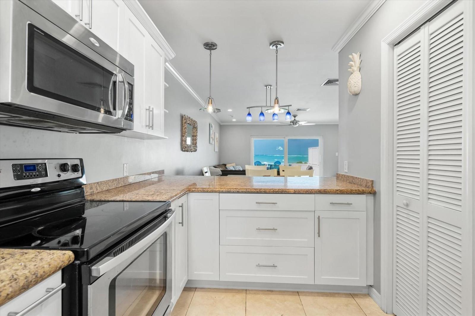 3-bedroom apartment in Delaporte Point, Abaco Islands — photo 4