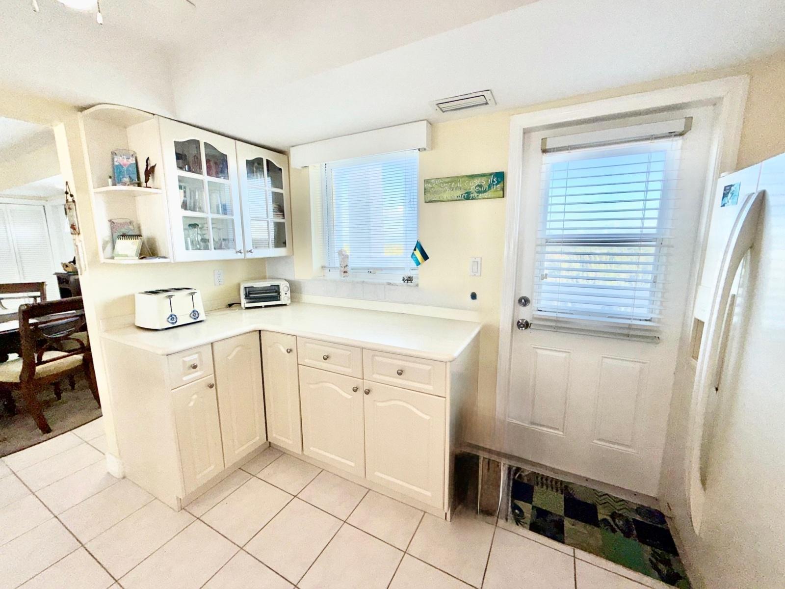 2-bedroom apartment in Harbour House Towers, Grand Bahama — photo 5