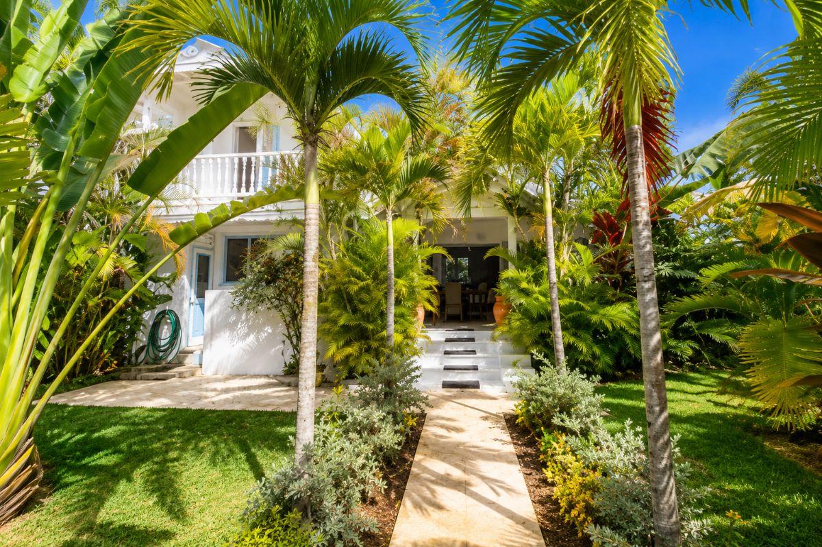 Elegant Caribbean-Style Villa with Private Jacuzzi – Near Playa Popy — photo 1