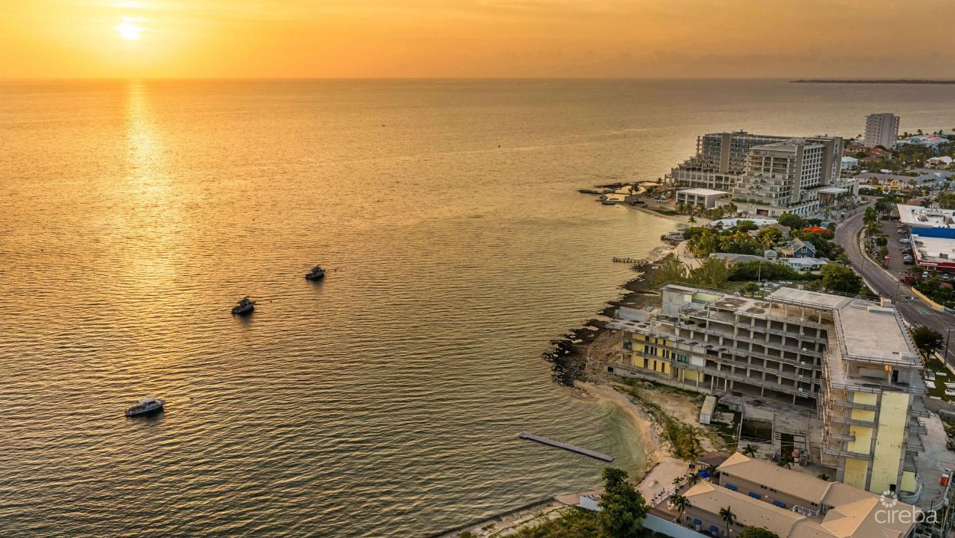 Luxury hotel/resort in George Town, Cayman Islands — photo 3