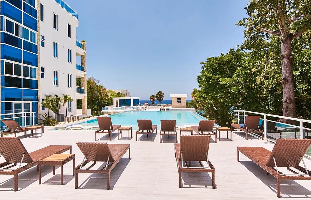Striking 2 Bedroom In Ocean Front Complex — photo 4