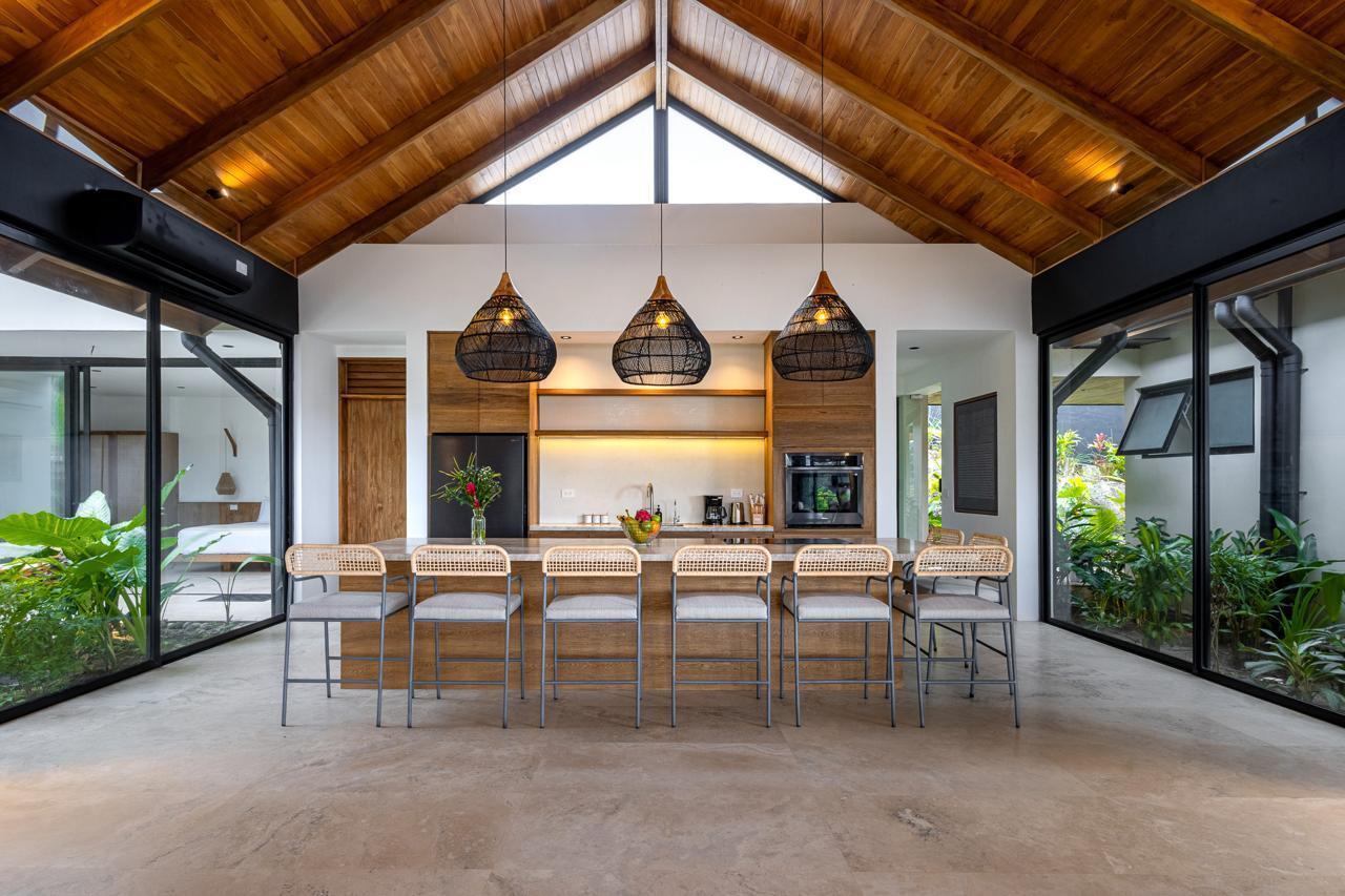 4 Bedroom Luxury Ocean-View Villa for Sale in Mal Pais, Santa Teresa, Costa Rica — photo 5