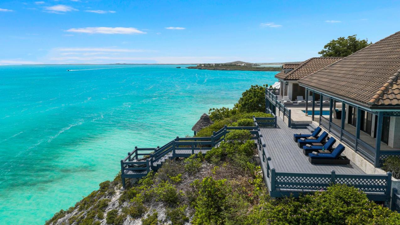 6-bedroom villa in Chalk Sound — photo 3