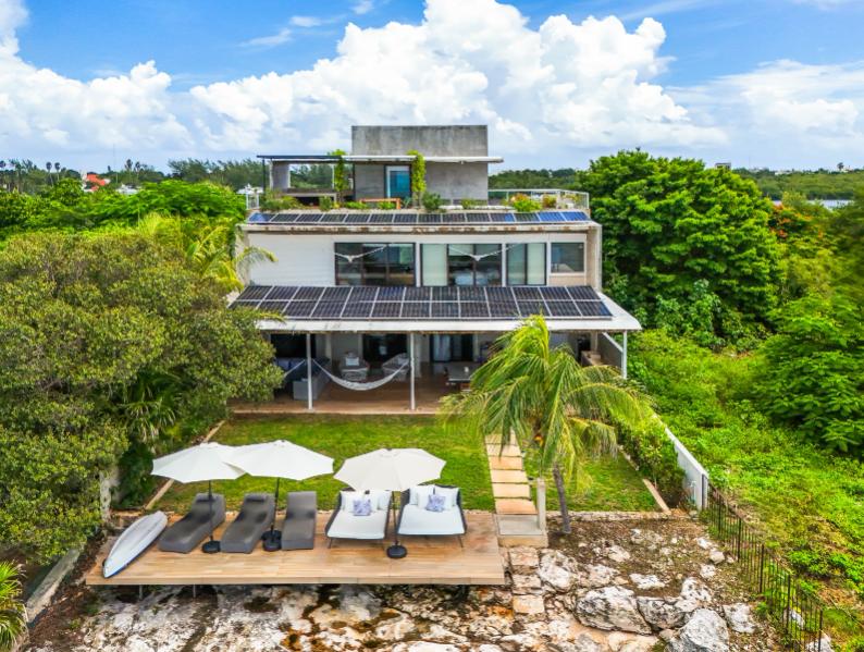 Isla Mujeres Beautiful Beachfront Villa — photo 2