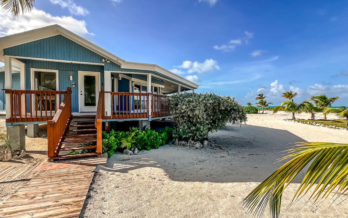 8 Bedroom 4 Villa Beachfront Estate for Sale, Kemp's Bay, Andros, Bahamas — photo 1