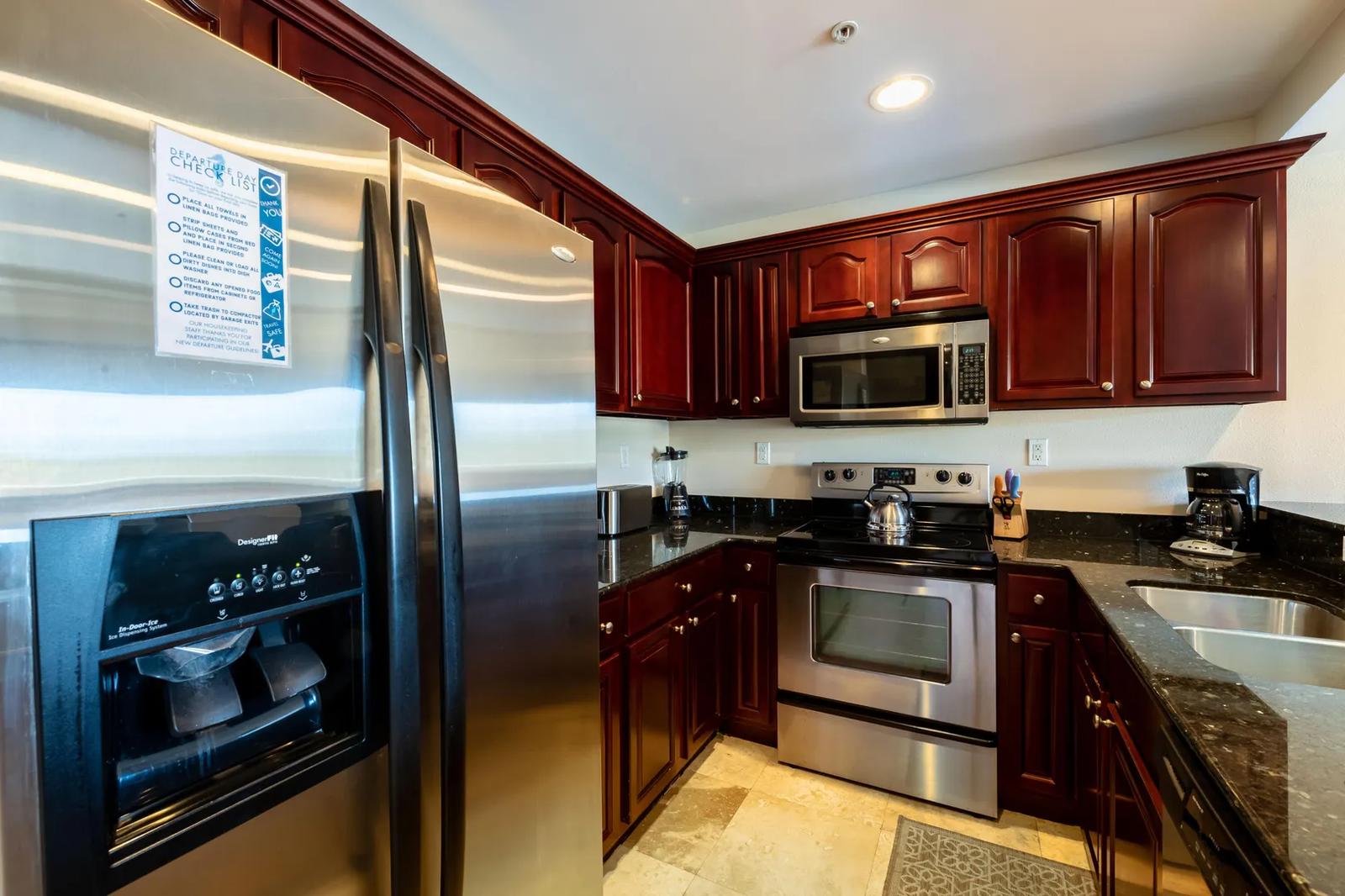 3-bedroom unit in Cruz Bay Town — photo 4