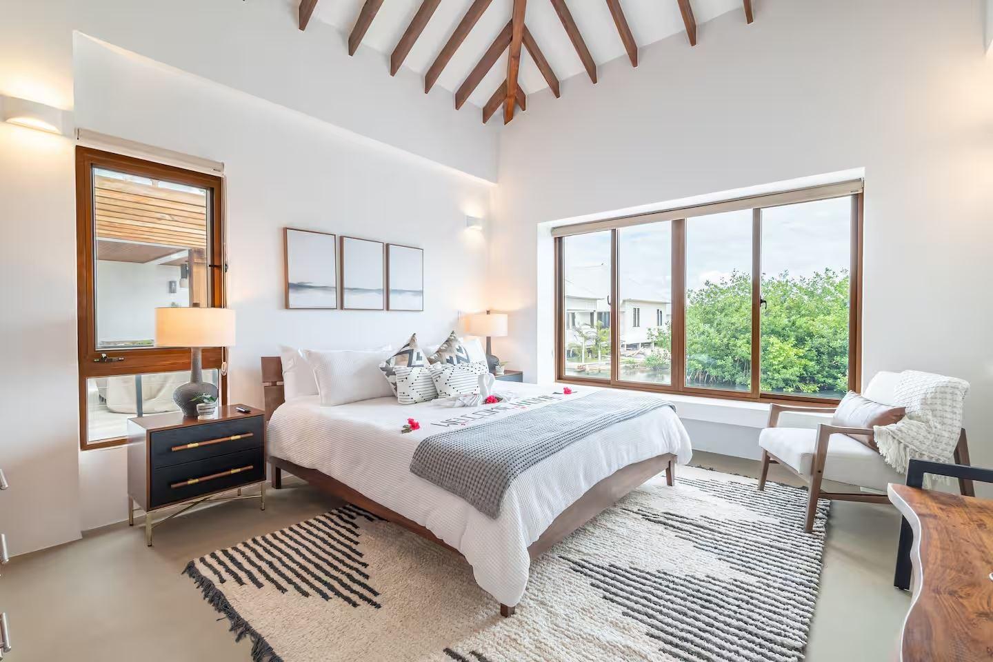 4-Bedroom Canal-Front Villa with Guest Casita & Pool in San Pedro — photo 5