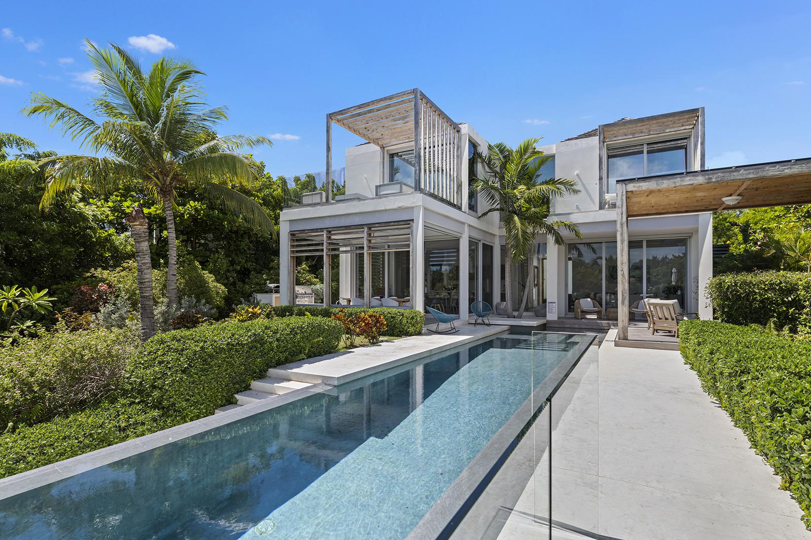 4 Bedroom Luxury Canal-front Home in Providenciales — photo 2