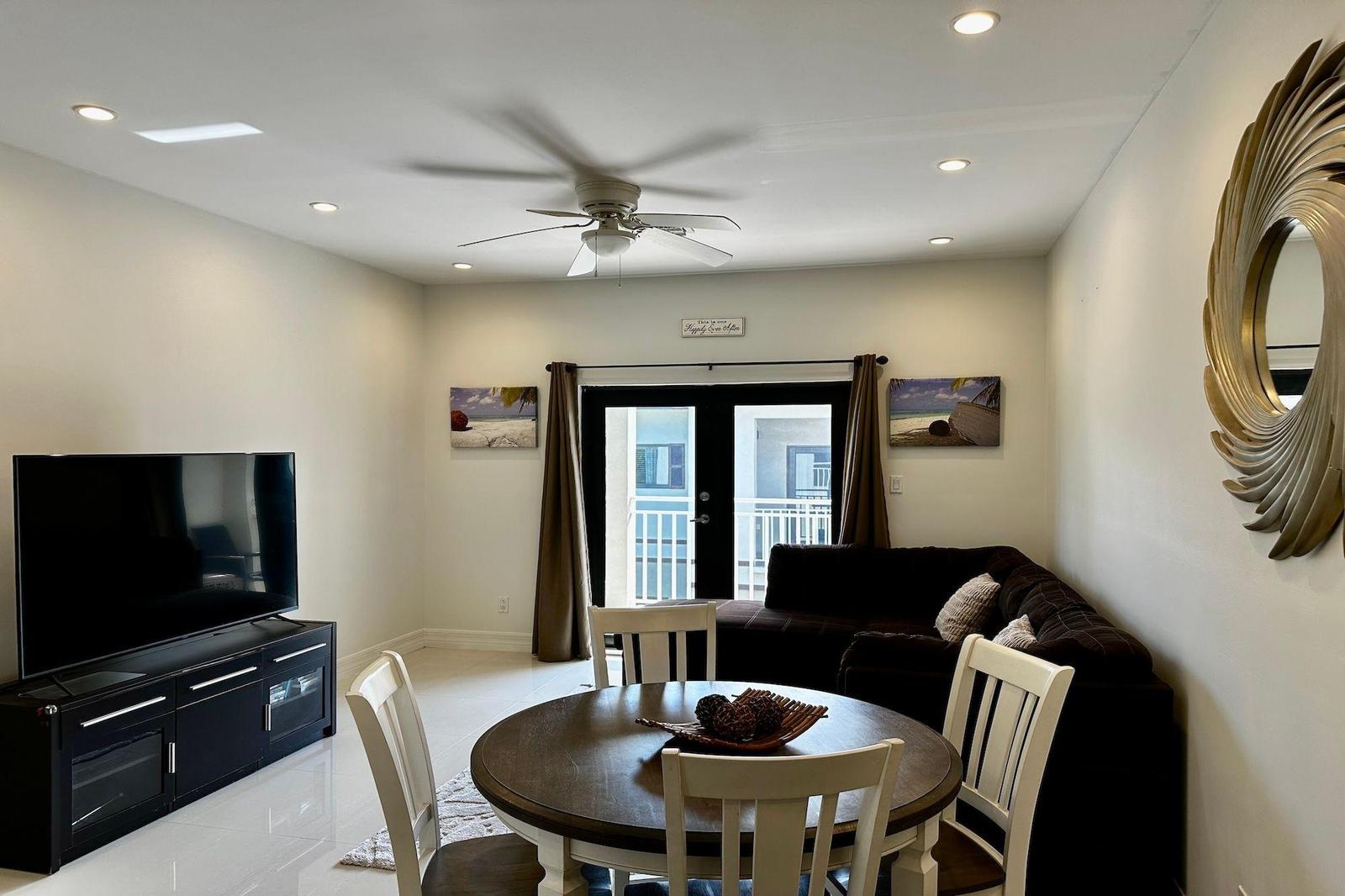 2-bedroom apartment in Venetian West, Nassau — photo 3