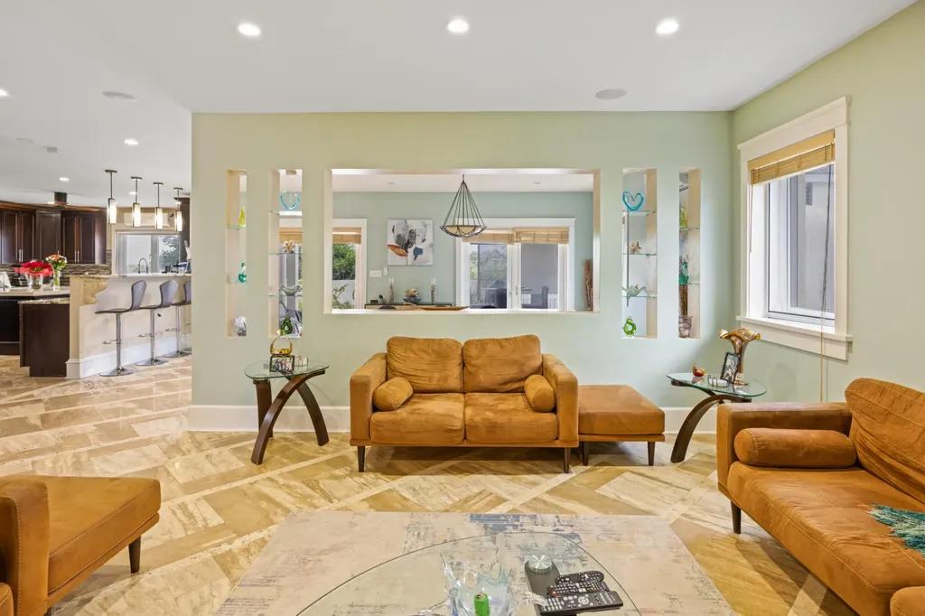 5-bedroom home in Saffron Hill — photo 5