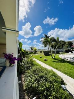 1-bedroom condo in Simpson Bay at Palm Beach, beachfront — photo 2