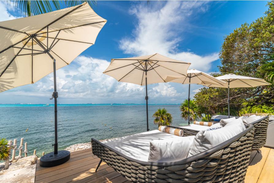 Isla Mujeres Beautiful Beachfront Villa — photo 3