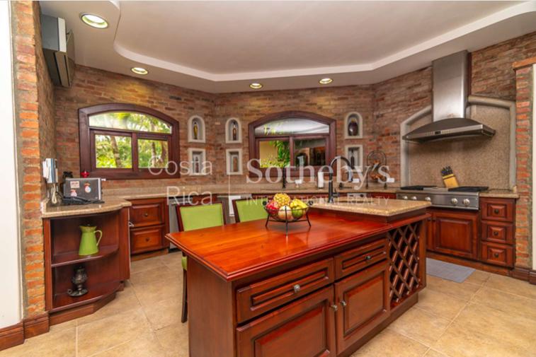 7 Bedroom Estate in Ciudad Colon — photo 5