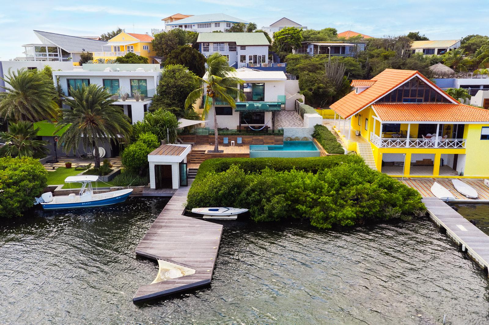 4 Bedroom Luxury Waterfront Home for Sale — photo 2