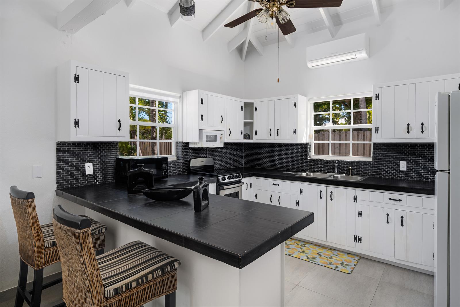 3BR Single Family Home 42 Garden Loop — photo 4
