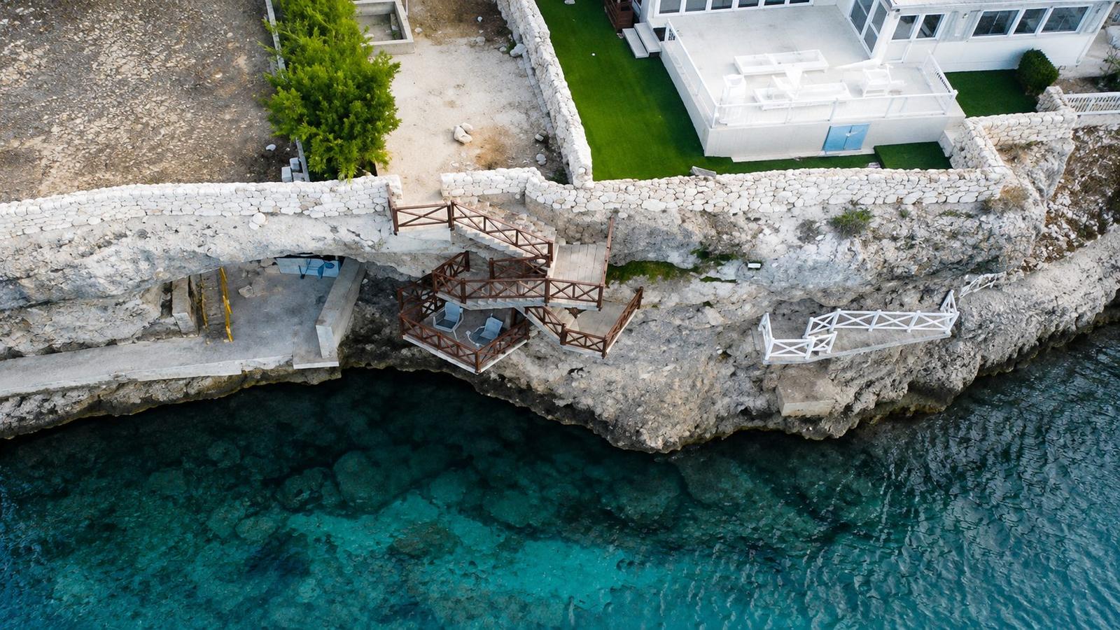 4 Bedroom Villa with Private Sea Access in Jeremi, Curaçao — photo 1