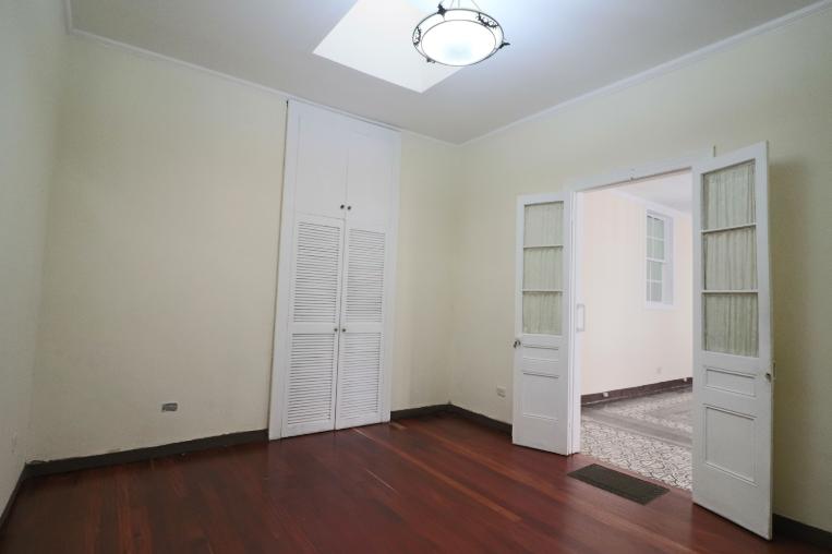 Barrio Amón 6BR Classic-Style House — photo 3