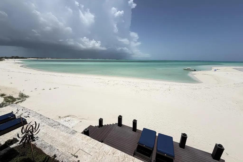 3-bedroom beachfront house in Treasure Cay, Abaco, Bahamas — photo 5
