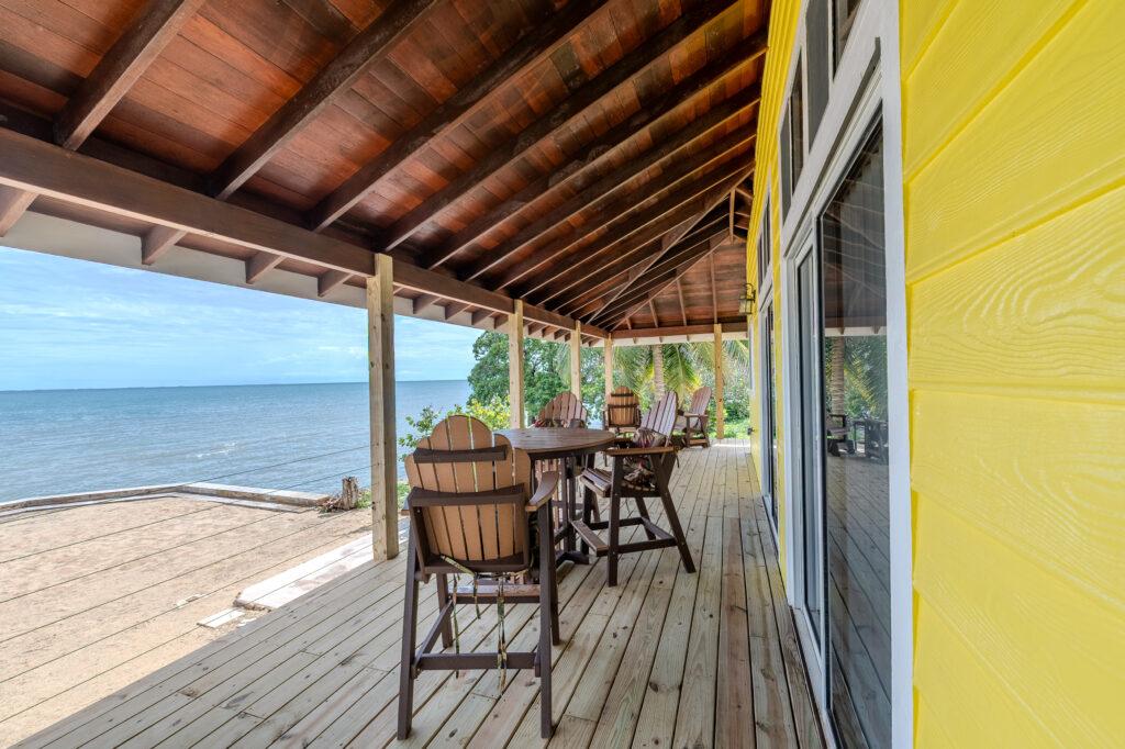 H1024: Coastal Charm Beach House — photo 5