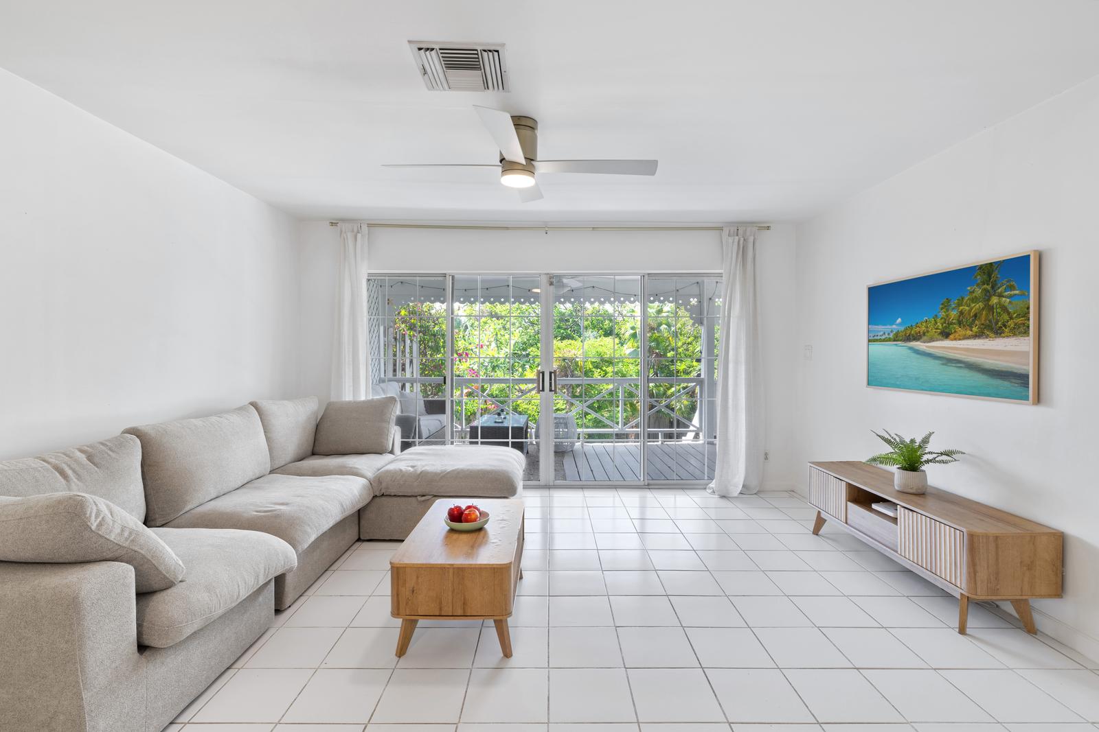 Townhouse on JUNE PLUM ROAD, The Bight, Providenciales, Turks and Caicos Islands — photo 4