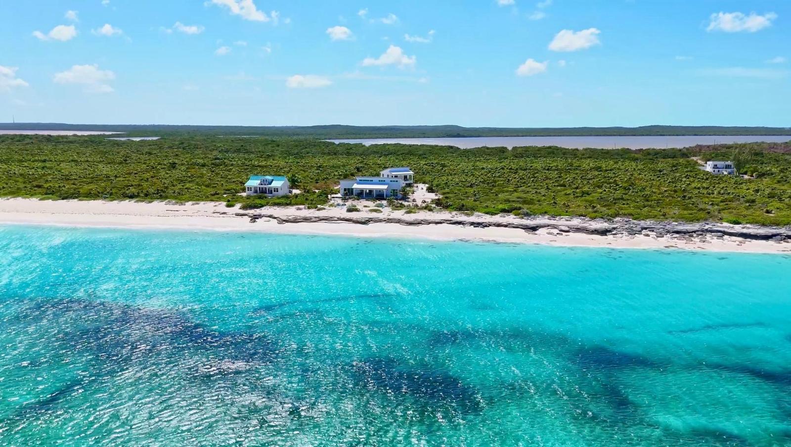 Wild Orchid Villa - 5 Bedroom Beachfront Property in North Caicos — photo 5