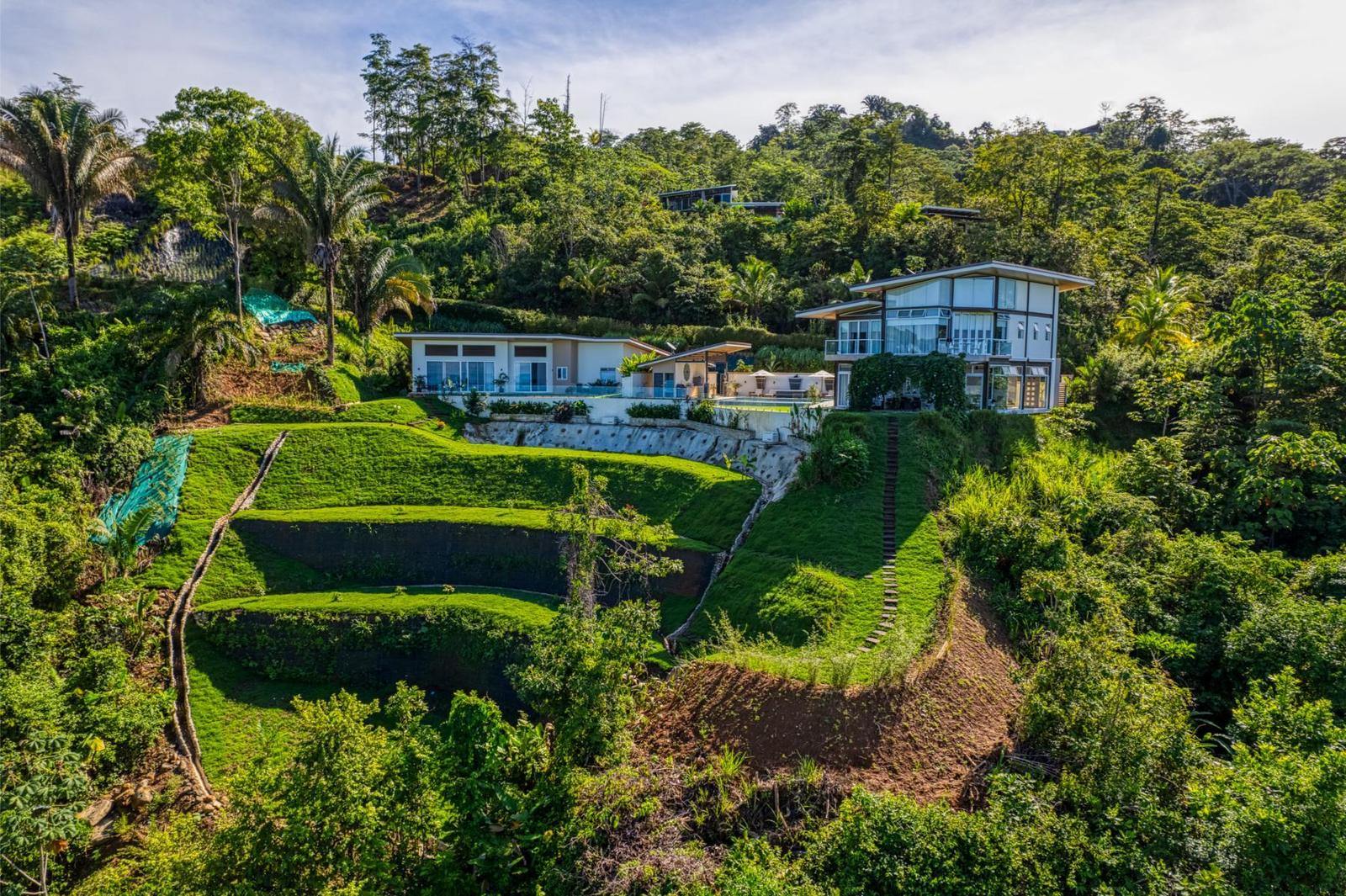 6 Bedroom Luxury Home for Sale in Uvita — photo 2