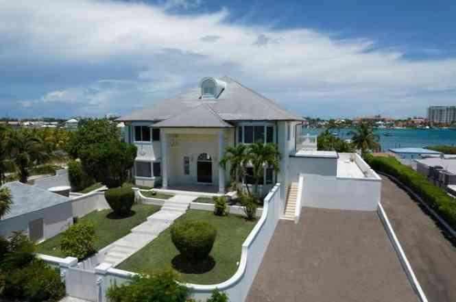 4 Bed Property Incl Private Beach, Pool & Boat Dock — photo 2