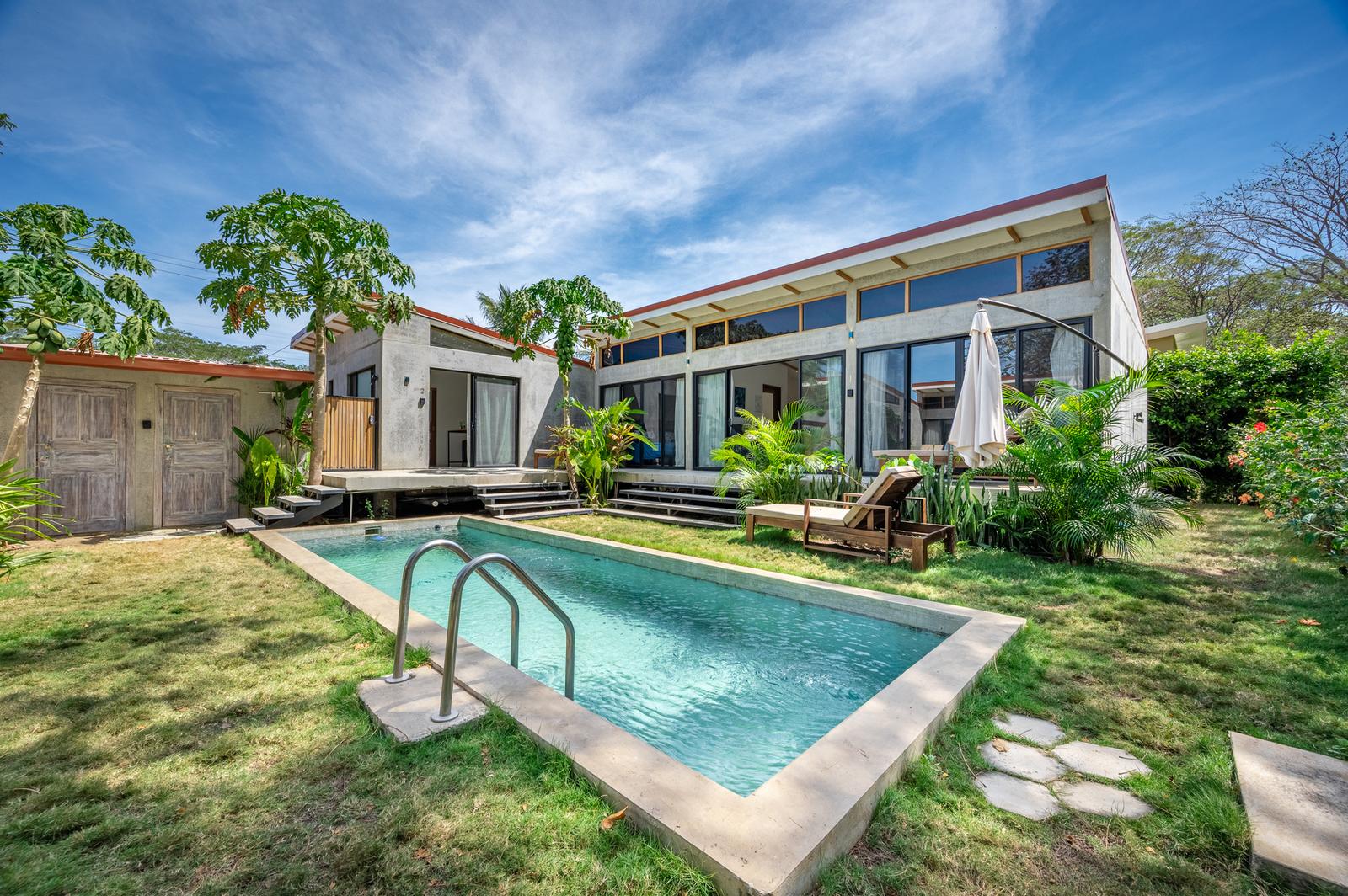 6 Bedroom Multi-Family Home for Sale in Refundores, Tamarindo, Costa Rica — photo 1