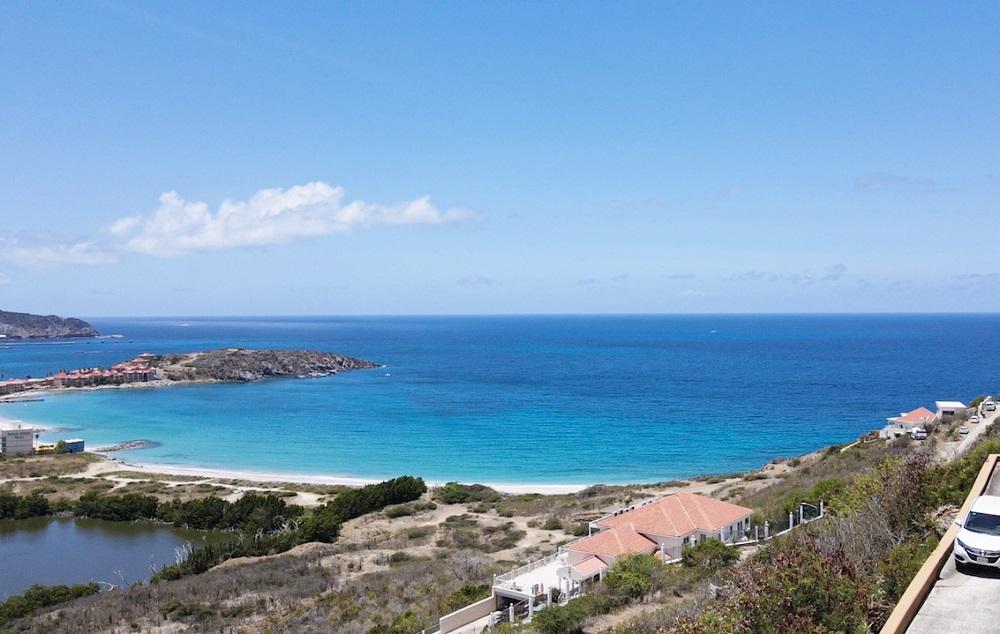 5-bedroom villa in Cay Hill with sea view — photo 1