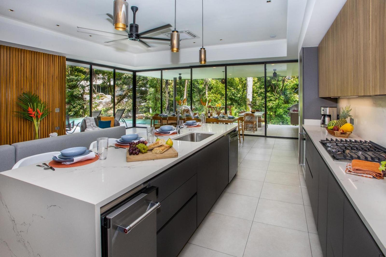 5 Bedroom Luxury Home for Sale, La Reserva, Manuel Antonio / Quepos, Puntarenas, Costa Rica — photo 4