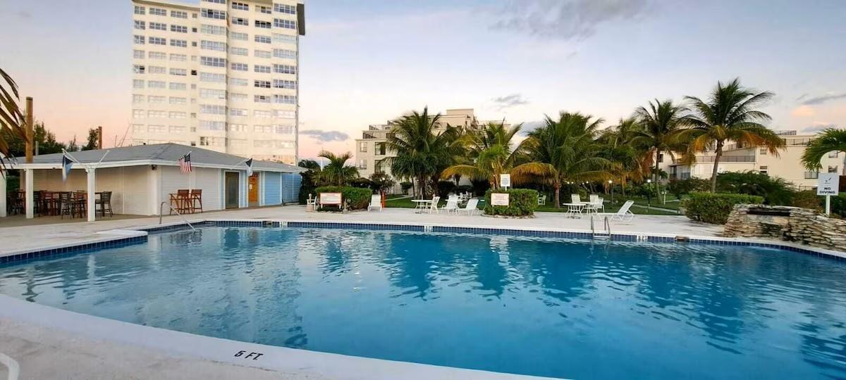 2-bedroom apartment in Grand Bahama at Coral Beach Hotel — photo 2