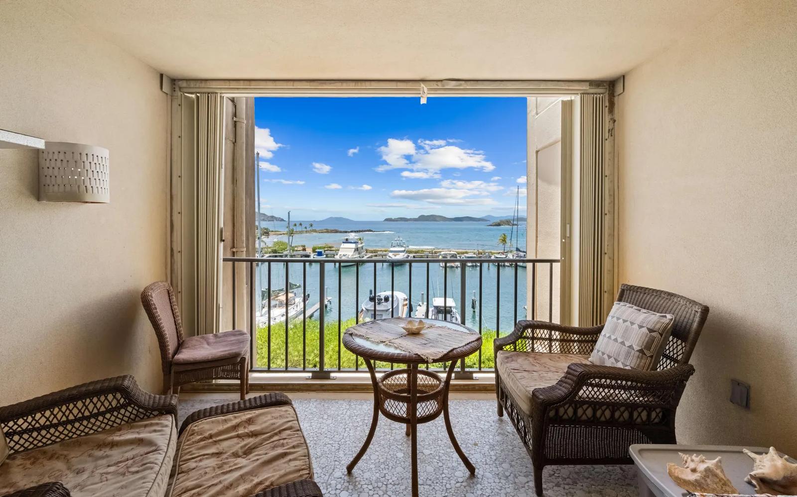 299 Smith Bay Ee Condominium — photo 3
