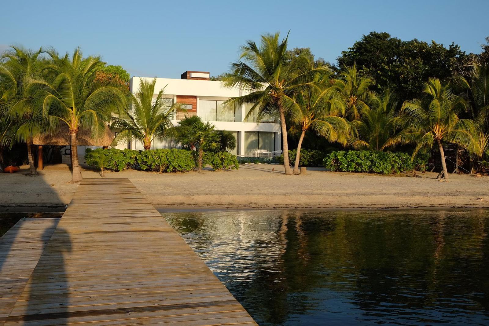 5 Bedroom Ultra-Luxury Beachfront Villa for Sale, Placencia, Belize — photo 1