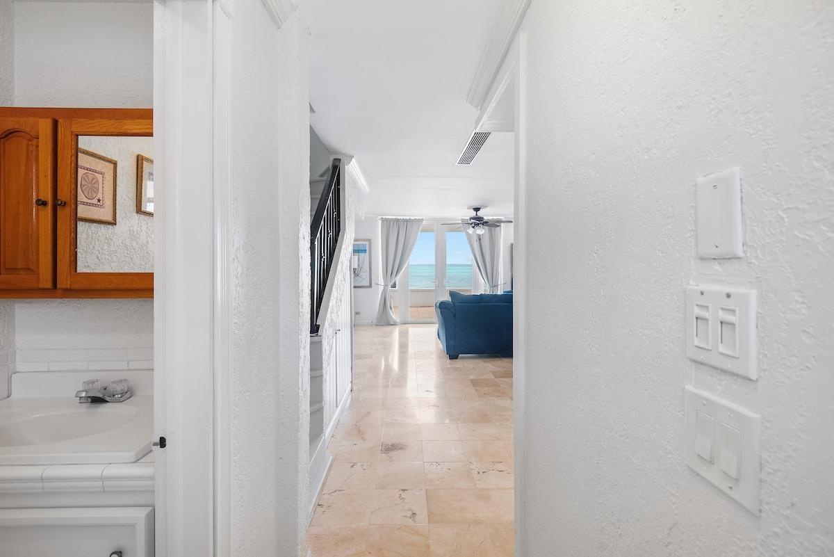 3-bedroom oceanfront apartment in Delaporte Point, Nassau — photo 2