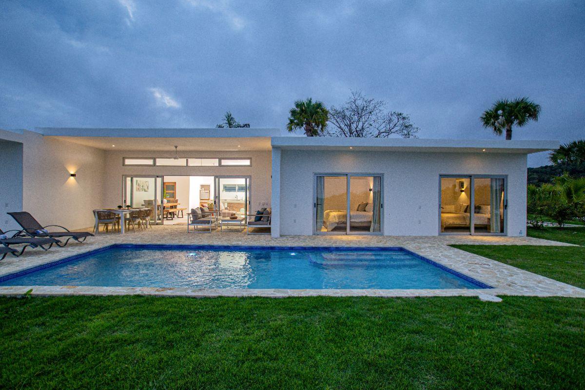 Luxury, peace and simplicity define this cozy nest. (Open to deals. Make your OFFER) — photo 4