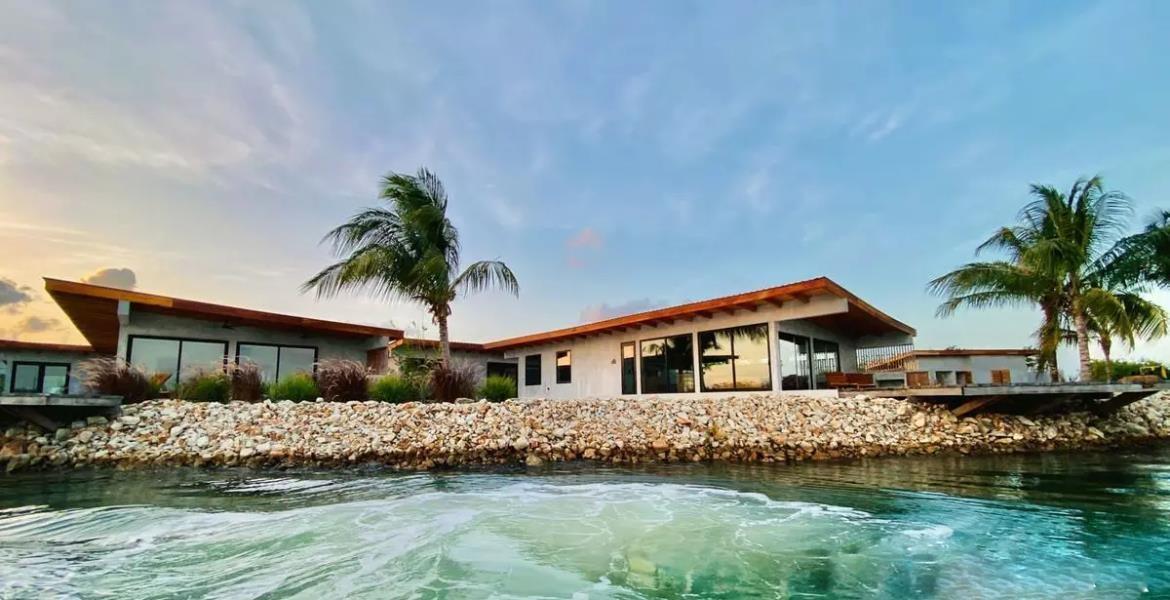 4-bedroom villa in Seabird Marina, Placencia — photo 1