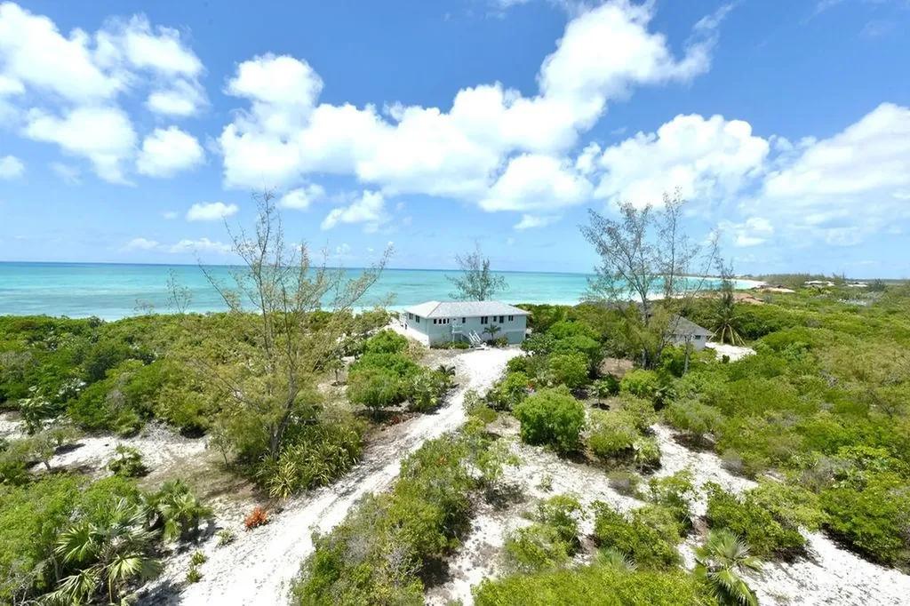 3-bedroom beachfront villa in Pigeon Cay — photo 3