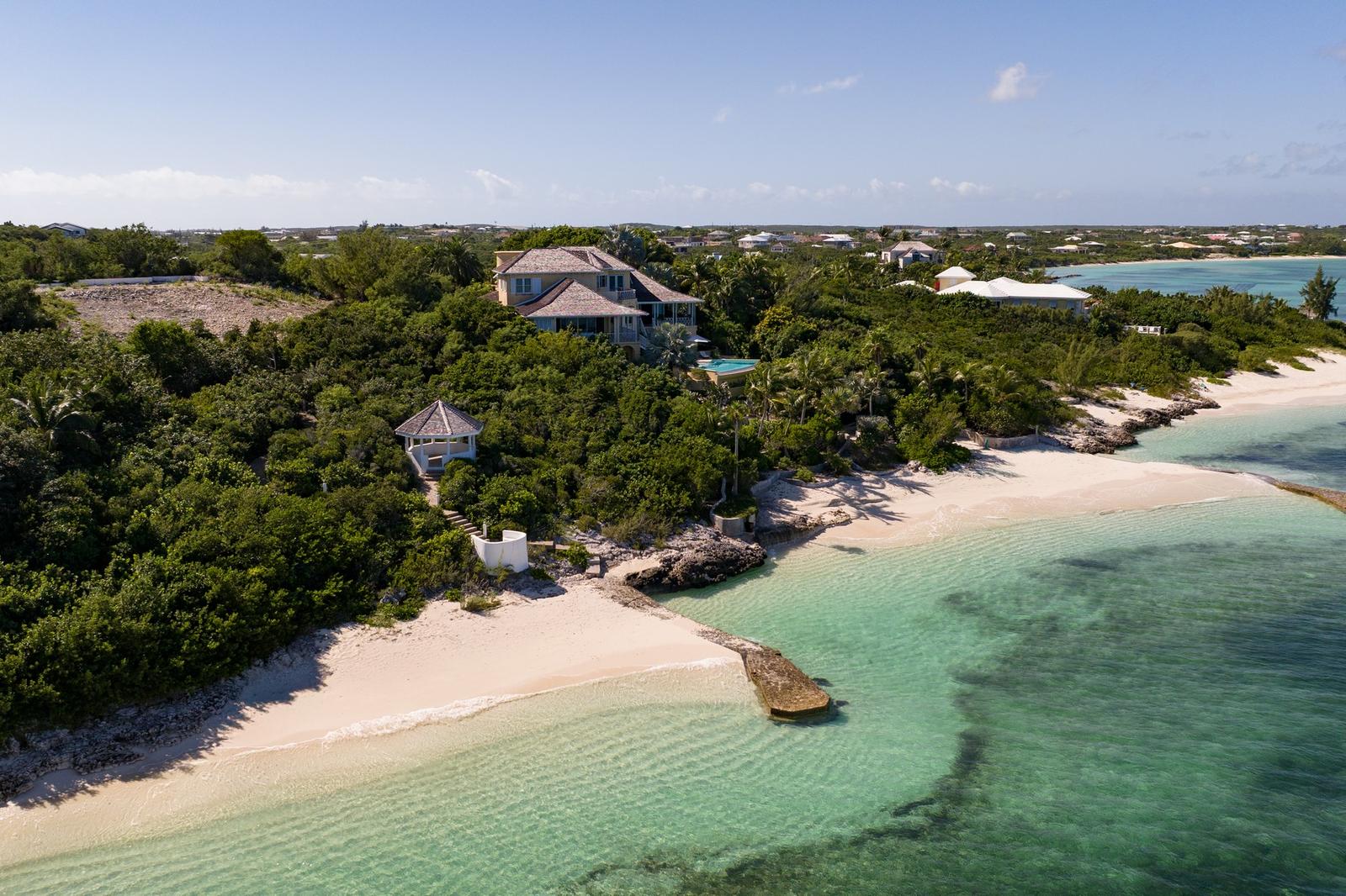 1.31 Acres of Beachfront Land for Sale, Thompson Cove, Providenciales, Turks & Caicos — photo 2